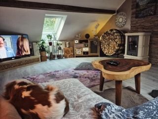 Když se příroda setká s designem – náš teakový konferenční stolek už dělá radost i této spokojené zákaznici. 🌿✨ Nejen...